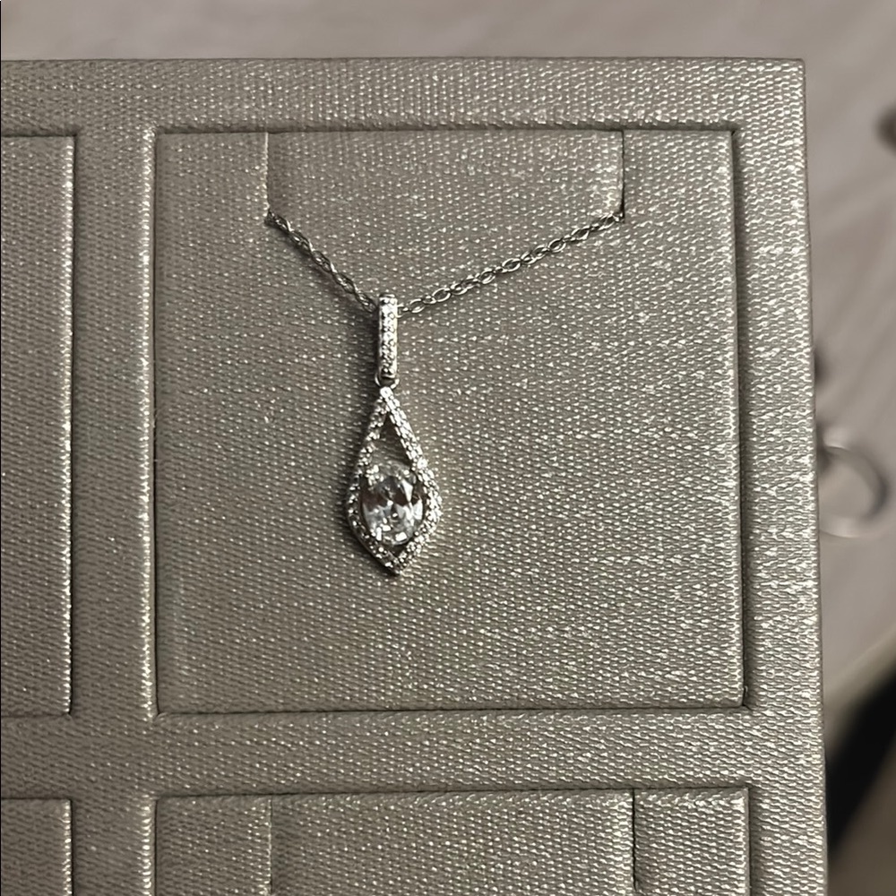 Elegant Silver Teardrop Pendant Necklace